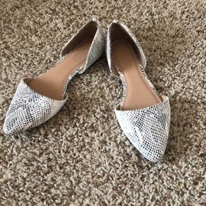 Point toe flats